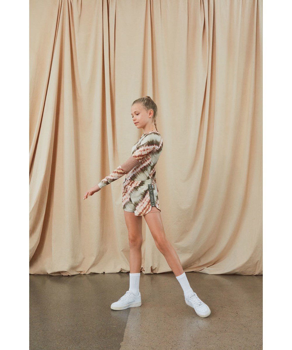 Omari - Tie Dye Diagonal - Sports shorts in tie-dye green and beige