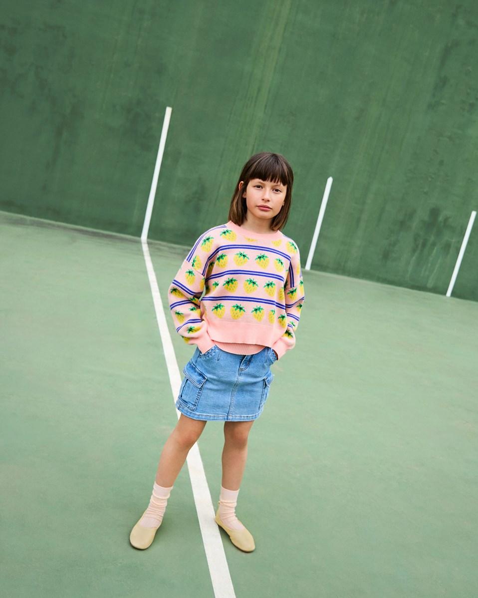 Belli - Distressed Washed - Blue denim skirt in organic cotton with cargo pockets on the side for children.