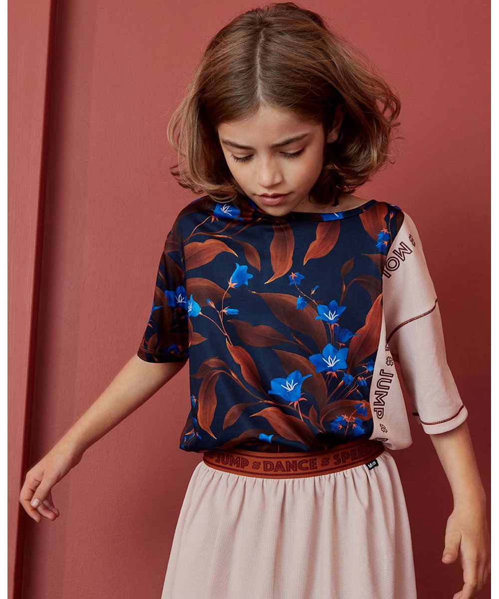 Ola - Cameo Rose - Rosa sports skirt with brown shorts