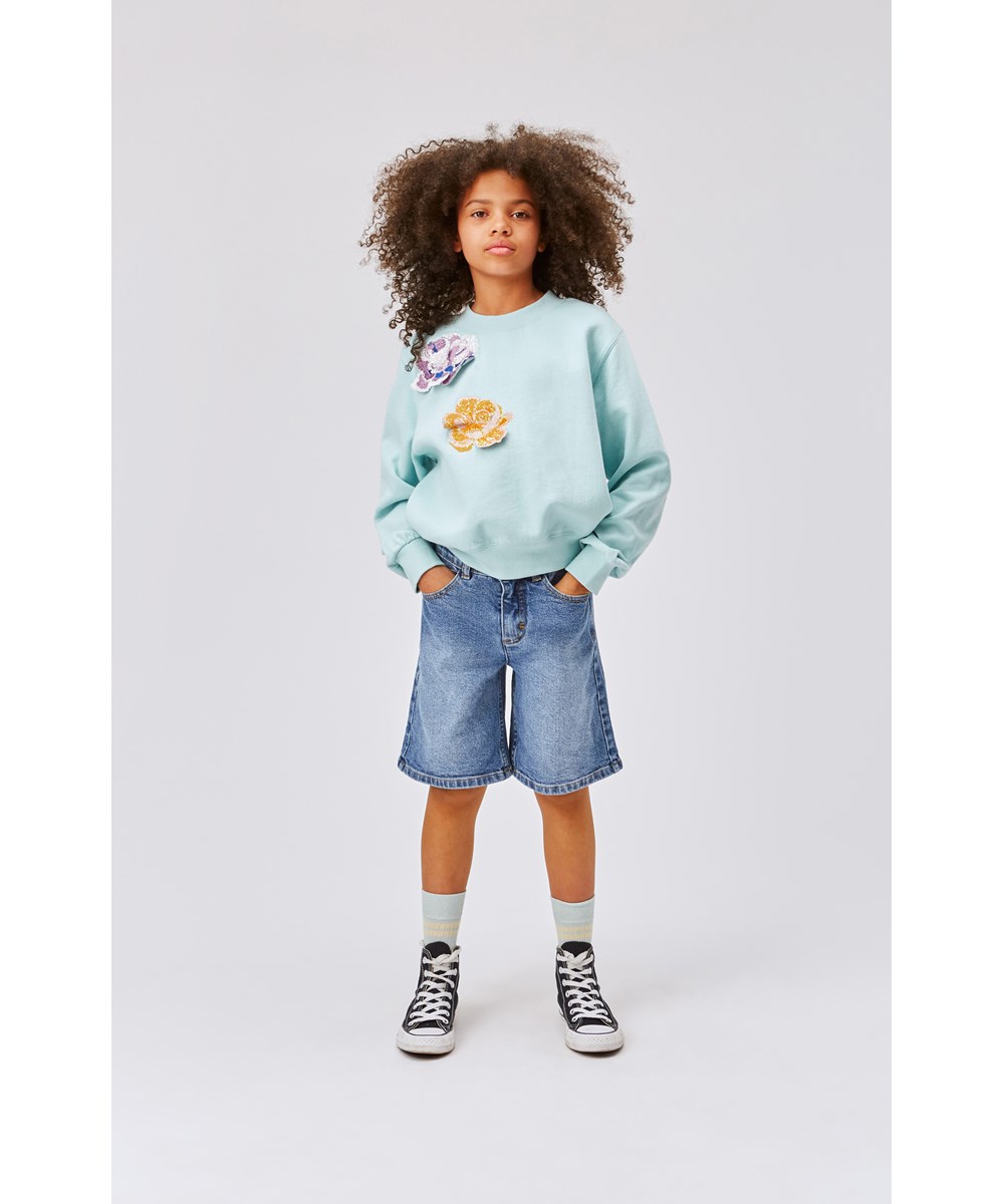 Marge - Pool Blue - Blue organic sweatshirt with floral patches