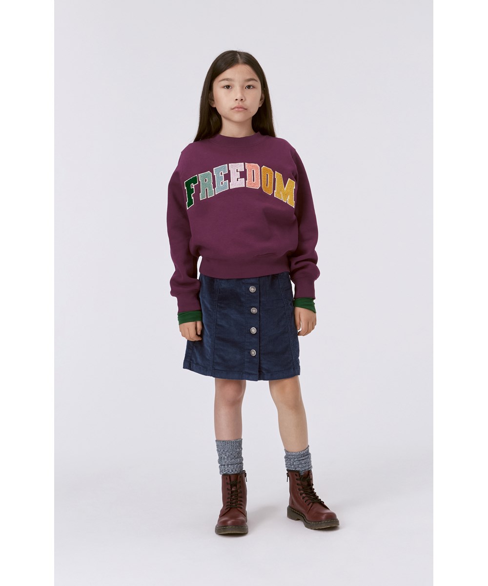 Marge - Purple Shadow - Purple organic sweatshirt with embroidery on the front