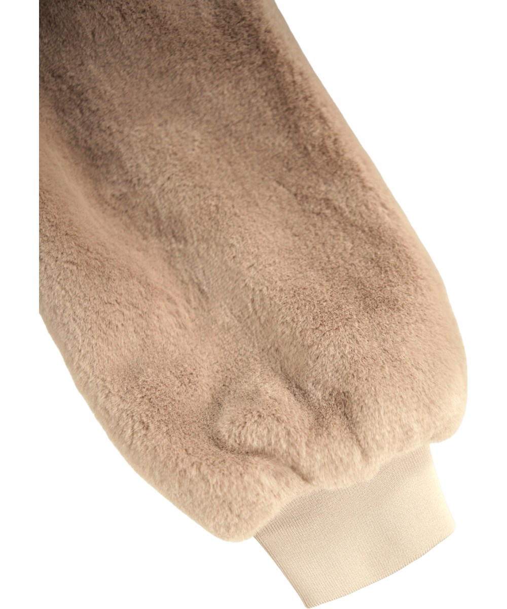 Maureen - Pomeranian - Fluffy brown hoodie in fake fur style for children.