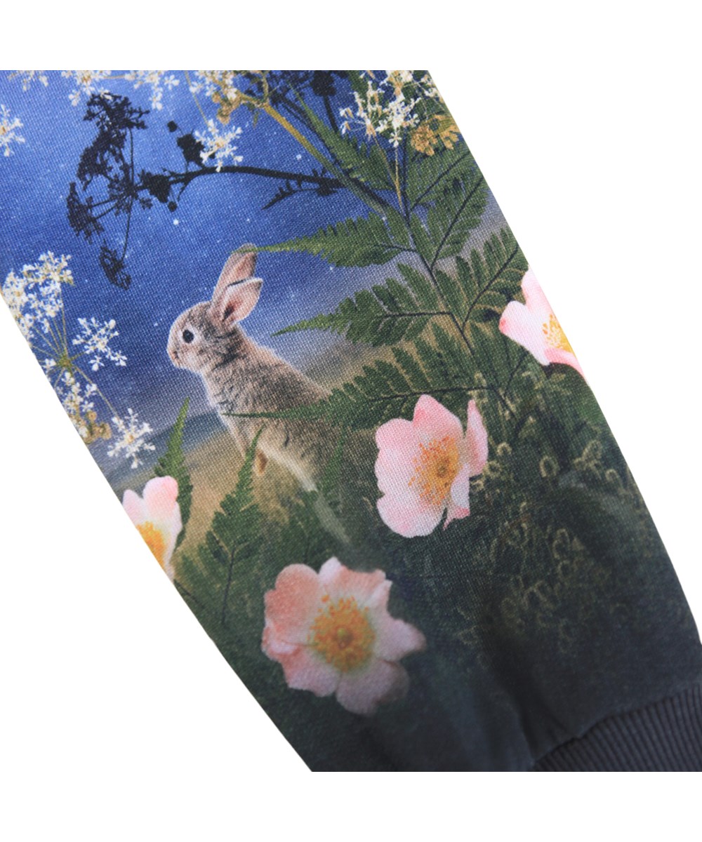 Maxi - Magic Moonrise - Blue sweatshirt for children made of organic cotton with a print of the wildlife in the moonlight.