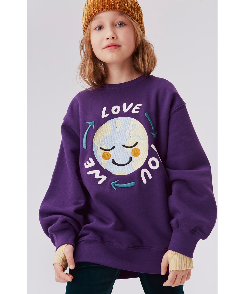 Monti - We Love You - Purple sweatshirt with Earth print
