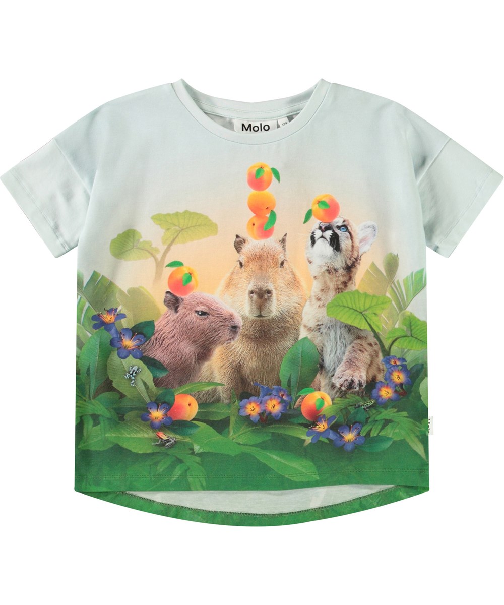 Raeesa - Jungle Games - Light blue t-shirt for children in soft organic cotton with a round neck, a loose fit, and is longer at the back than at the front.