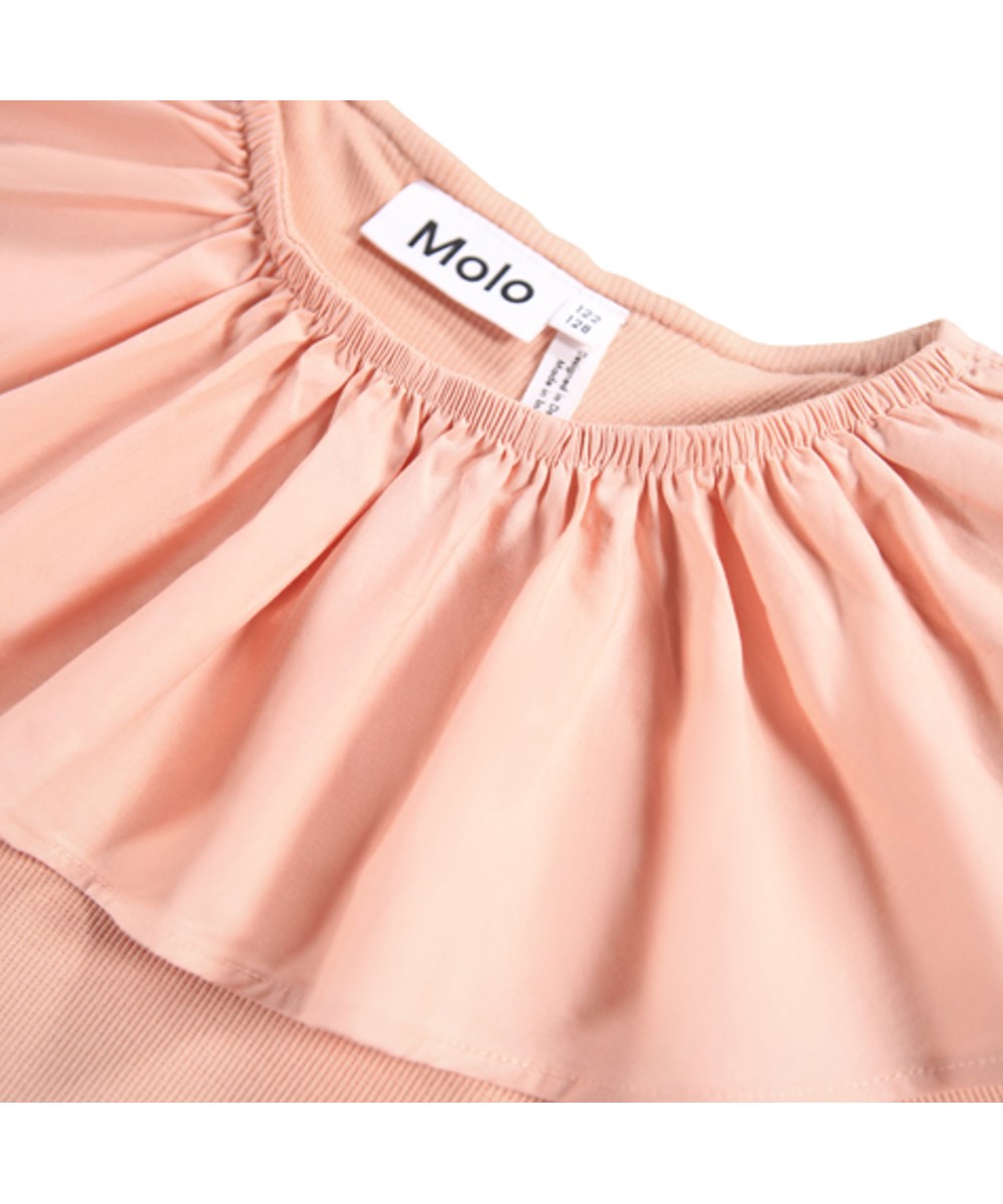 Renate - Rose Cloud - Powder-colored, close-fitting long-sleeved top for children made of organic cotton rib with a poplin collar and elastic that can be worn off-shoulder or lifted up to function as both a collar and sleeve.