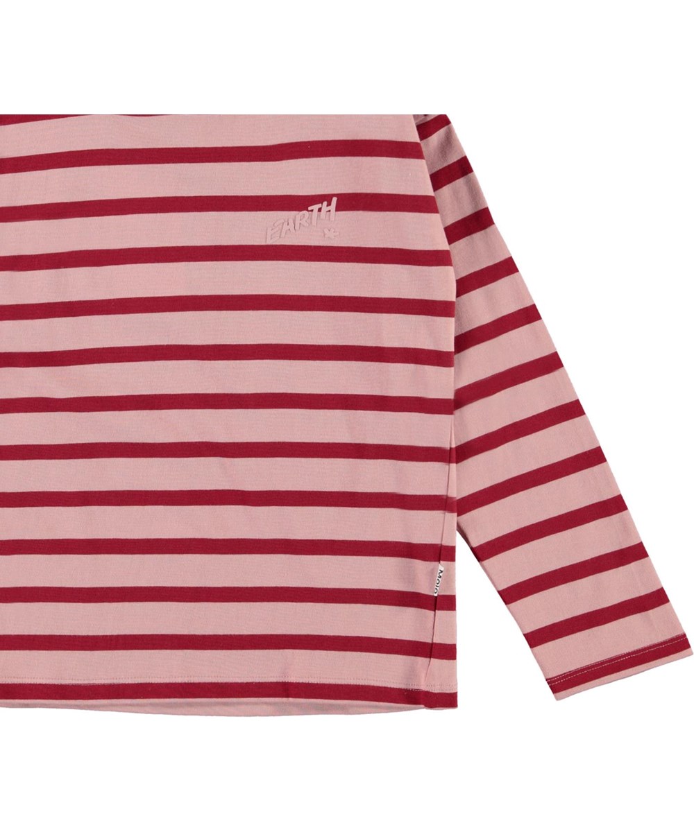 Reyna - Rosequatz Breton - Pink organic top with red stripes 