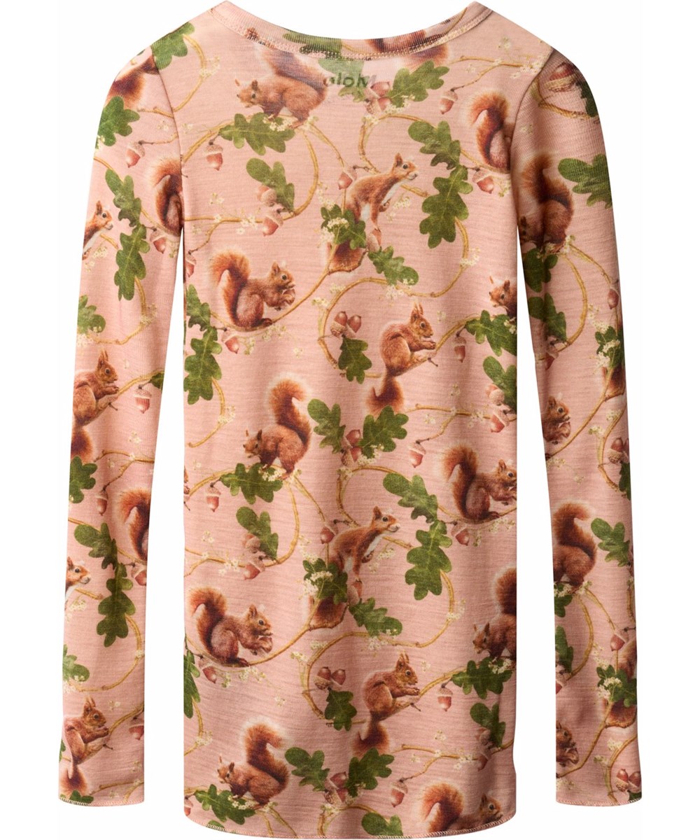 Rihanna Wool - Squirrel Harmony - Pink melange, long-sleeved top for children made of soft merino wool with a close-fitting cut, a round neckline and babylock details at the sleeves and waist hem. The long-sleeved top has a print of squirrels on green oak branches.