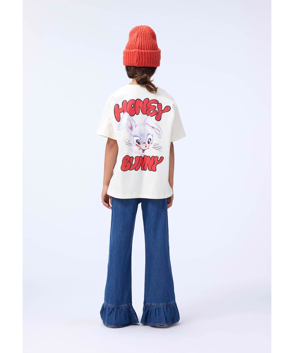 Riley - Buttercream - Off-white short-sleeved T-shirt for children made of soft organic cotton with a ribbed neckline.