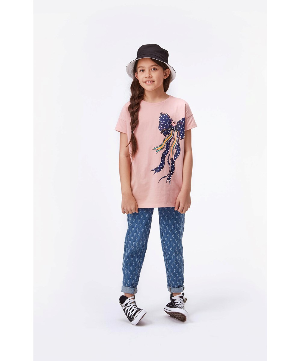 Rilla - Rosequartz - Rose organic t-shirt with bow