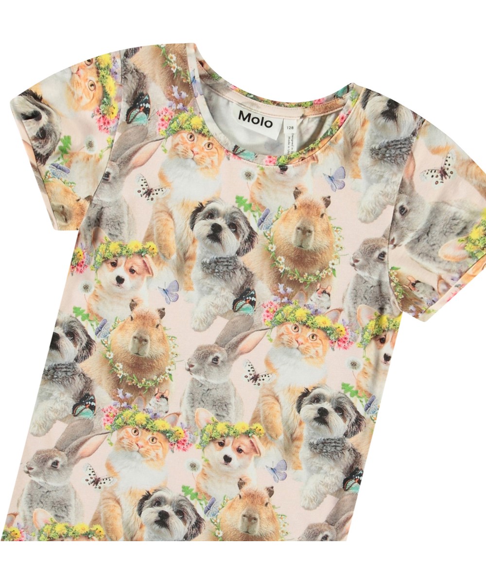 Rimona - Festival Friends - Fitted t-shirt with print for children in soft organic cotton with a round neck and small short puffed sleeves.