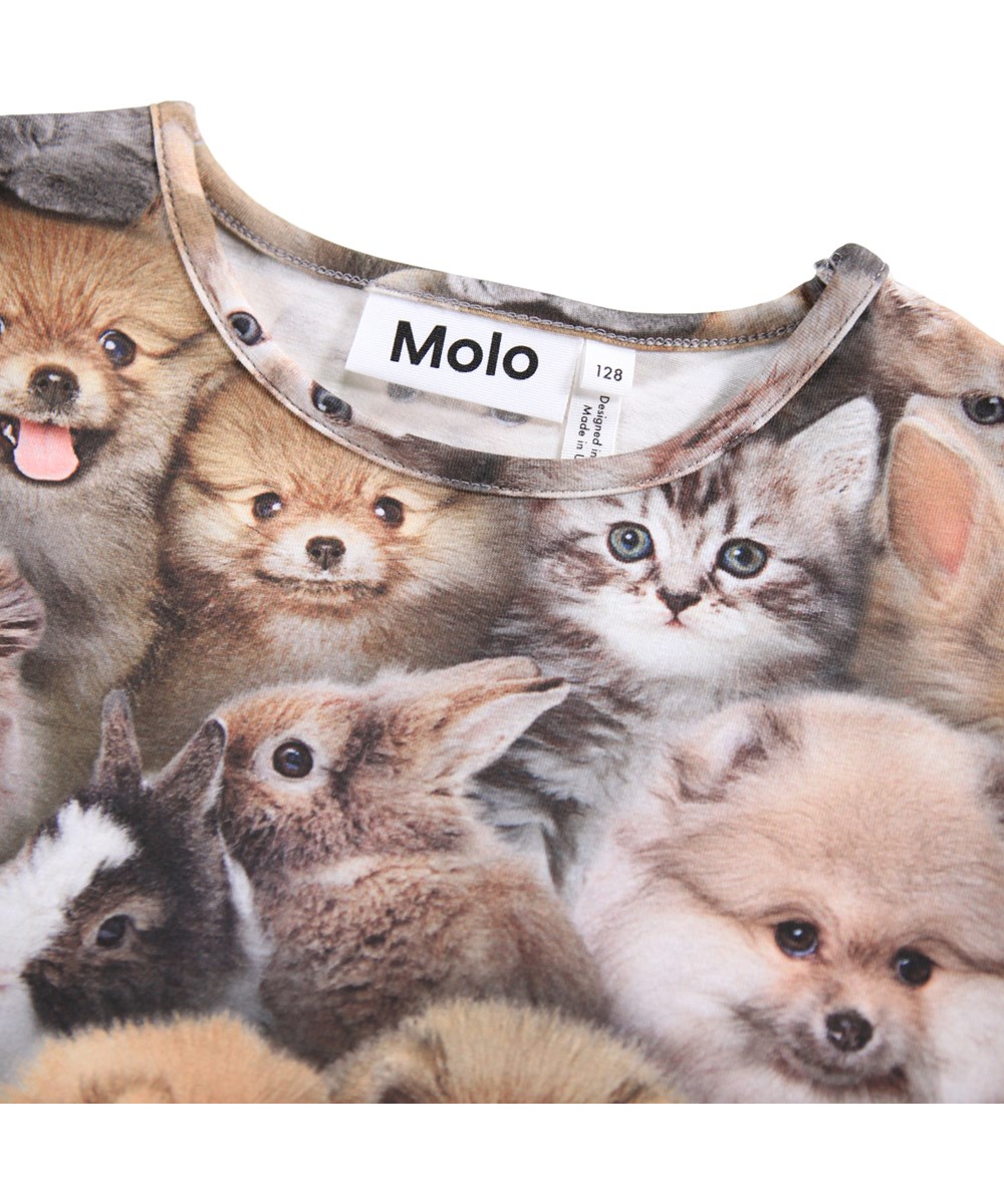 Rose - Fuzzy Fluffy - Brown long-sleeved top for children made of organic cotton with a round neck and edge band.