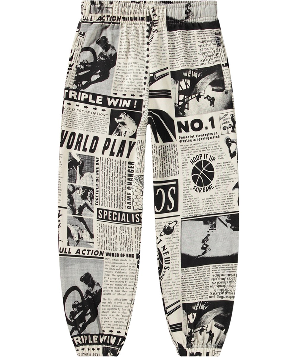 Adan - Sports News - Zwarte en witte biologische katoenen joggingbroek met een all-over krantenprint .