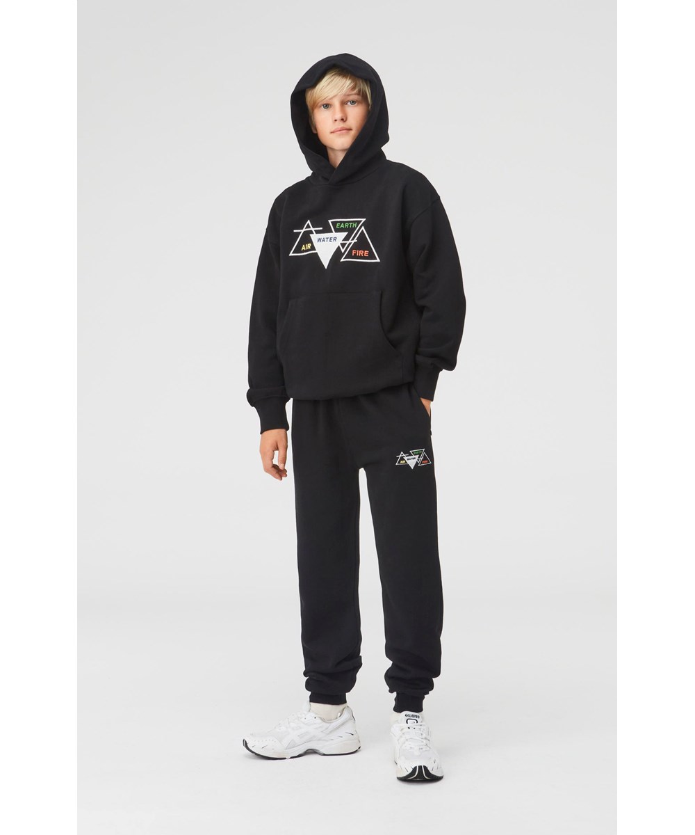 Alvar - Black - Zwarte biologische joggingbroek met de elementen