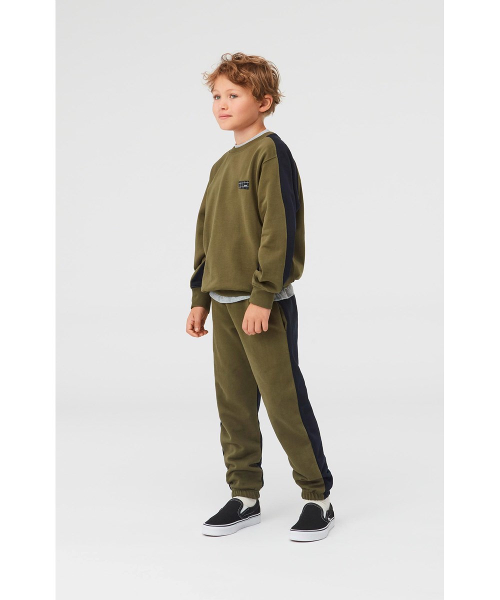 Amse - Duo - Tweekleurige biologische joggingbroek in groen en blauw