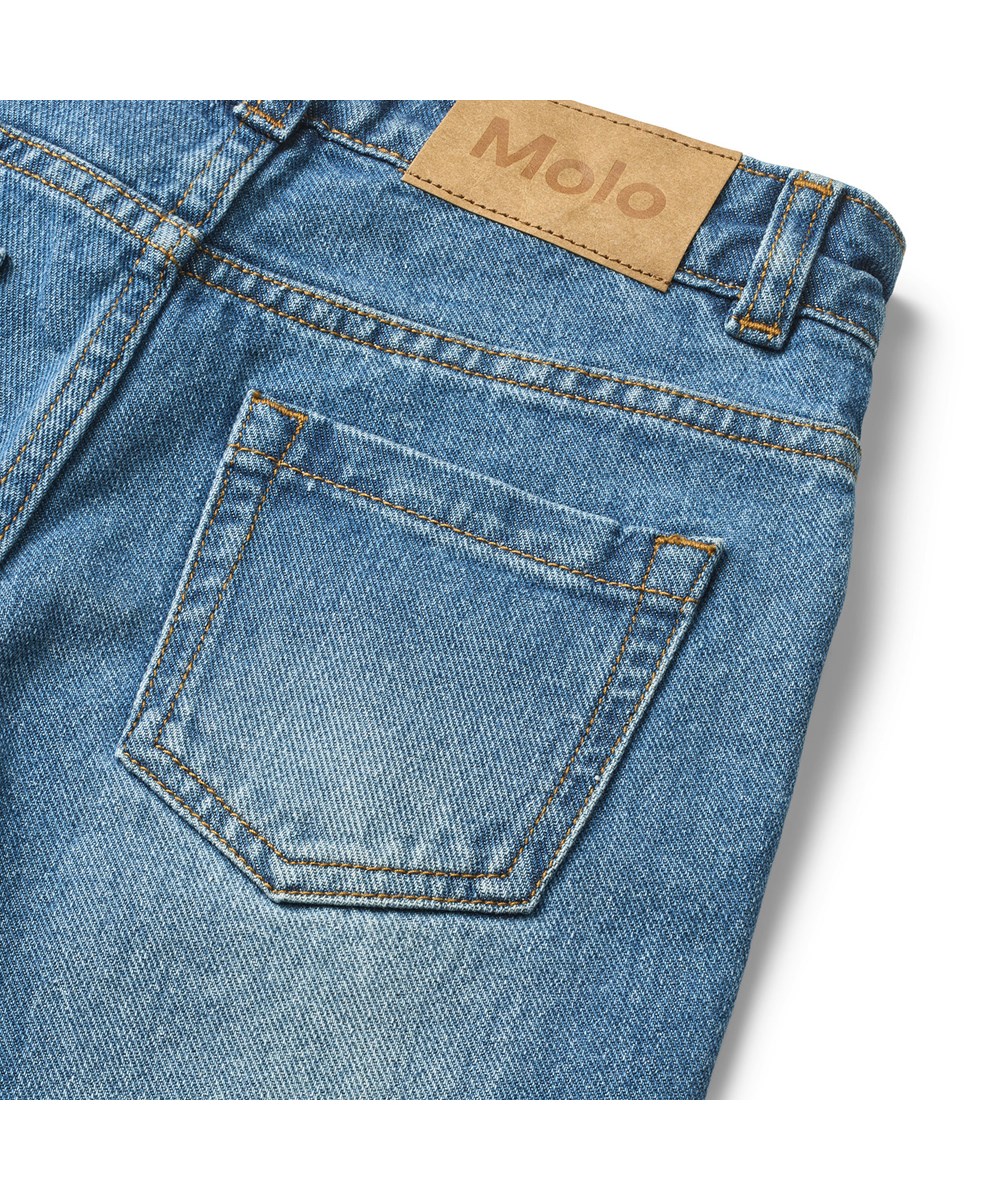 Andy - Vintage Indigo - Blauwe rechte jeans van biologisch katoen met zij- en achterzakken.