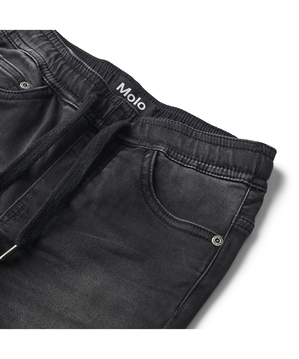 Augustino - Washed Black - Zwarte zachte jeans in een comfortabele pasvorm