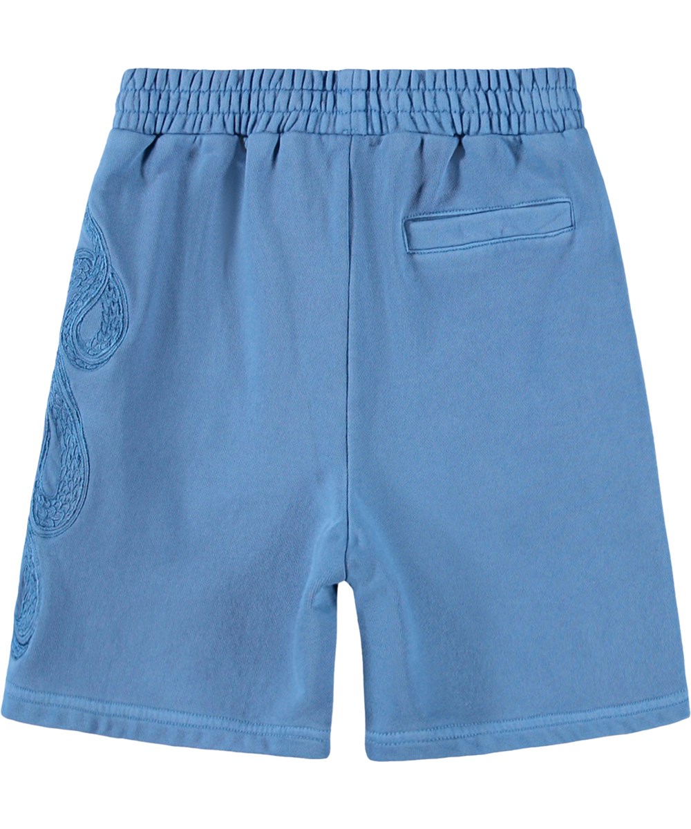 Ador - Swell Blue - Blauwe kindershorts met een geborduurde slang.gemaakt van biologisch katoenen jersey 