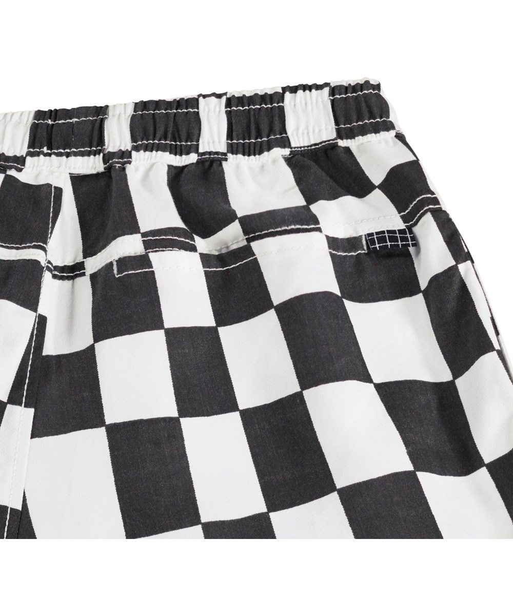 Arrow - Angled Checks - Geruite shorts met koordje gemaakt van biologisch katoen 