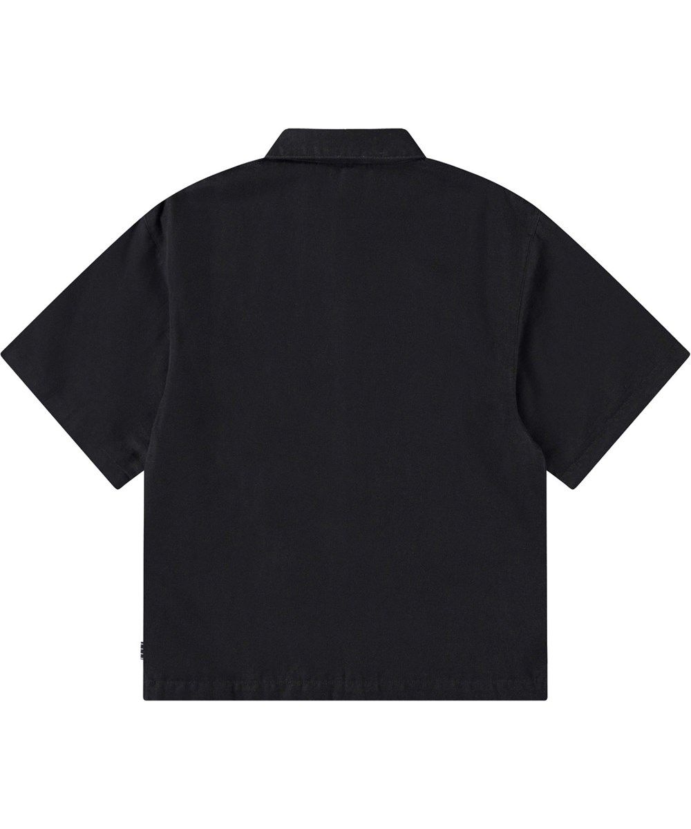 Richie - Black - Oversized zwarte linnen overhemd met wijde korte mouwen, een klassieke kraag en knopen aan de voorkant.