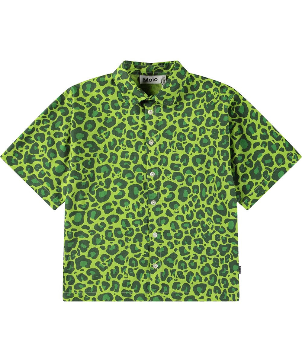 Richie - Jaguar_Green - Oversized groen overhemd met luipaard print in zacht biologisch katoen met wijde korte mouwen, een klassieke kraag en knopen aan de voorkant.