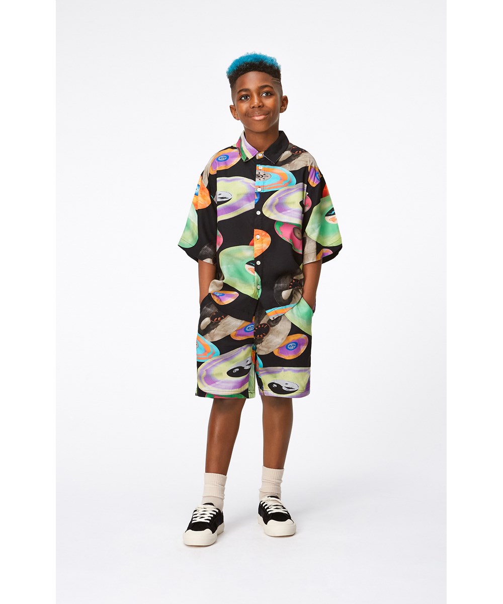 Richie - Records Dark - Zwarte blouse van viscose met de jaren 80 sfeer met een print van neongekleurde vliegende elpees