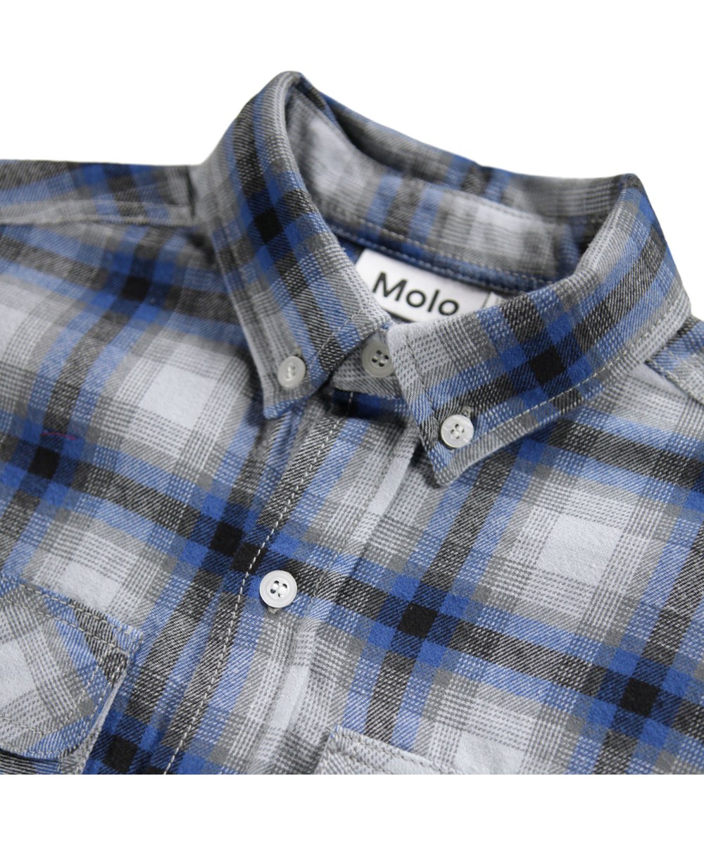 Rozzy - Moon Blue Check - Wit, zwart en blauw geruite blouse gemaakt van katoen.