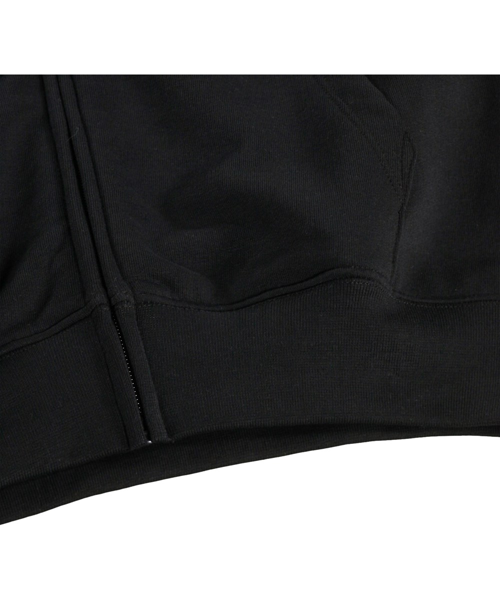 Marley - Black - Zwarte kinderhoodie met een geborduurde print gemaakt van biologisch katoen