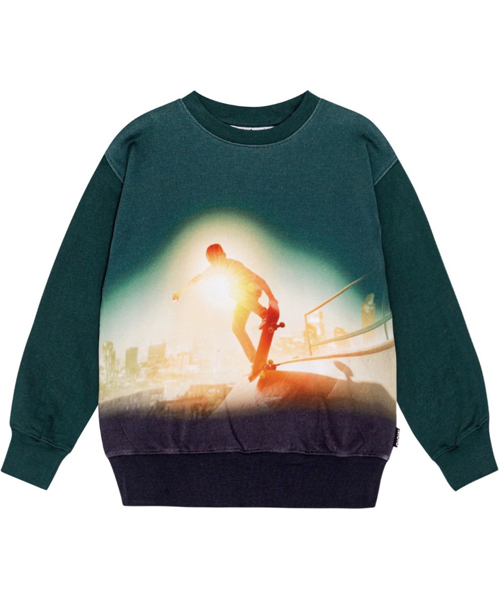 Mattis - Green Sky Skate - Groene biologische katoenen sweater met skaterprint.
