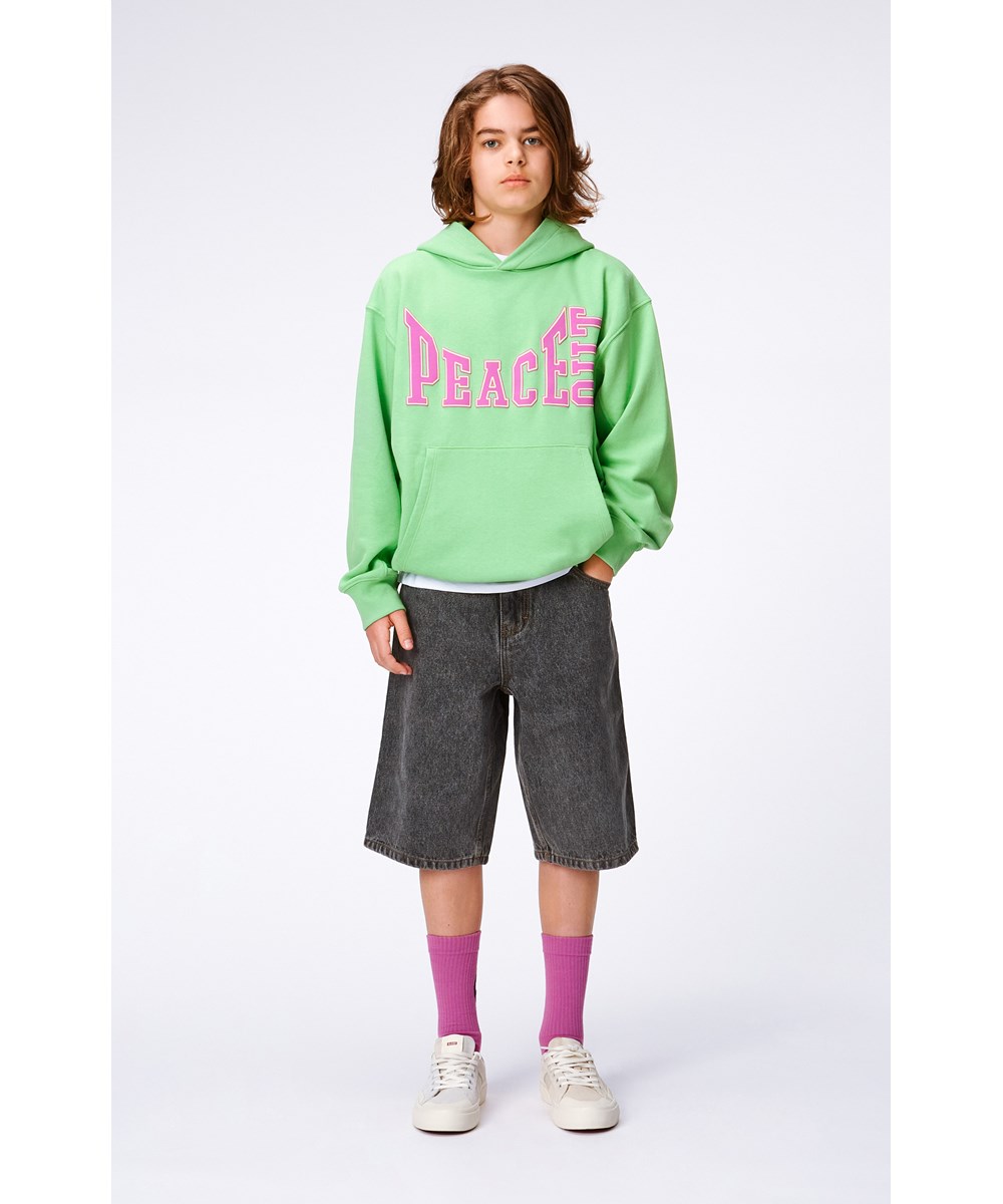 Maxx - Grass Green - Groene hoodie met een paarse 'Peace Out' print