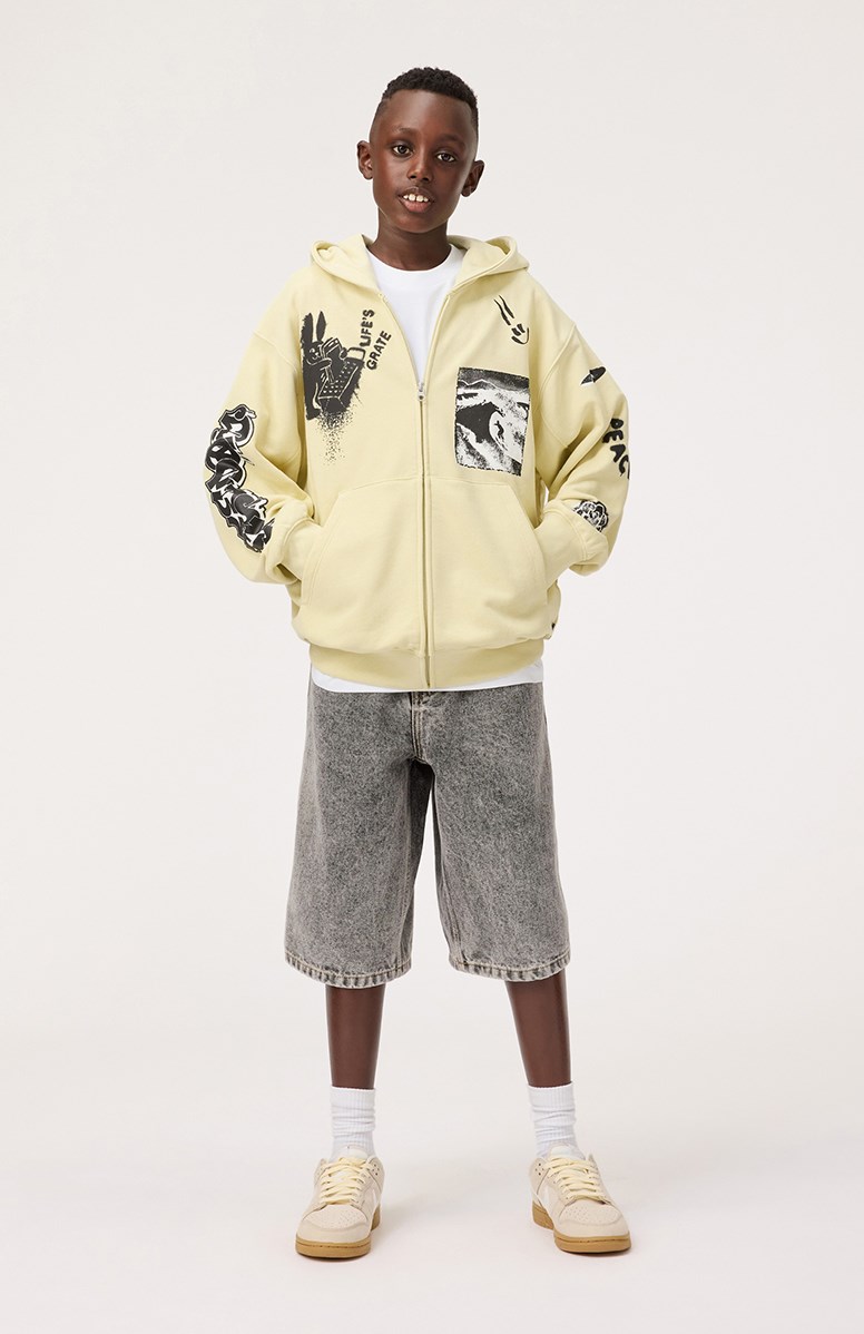 Mazz - Alabaster - Gebroken witte kinderhoodie van zacht biologisch katoen met rits en voorzakken en ribboord rond de mouwen en onderkant