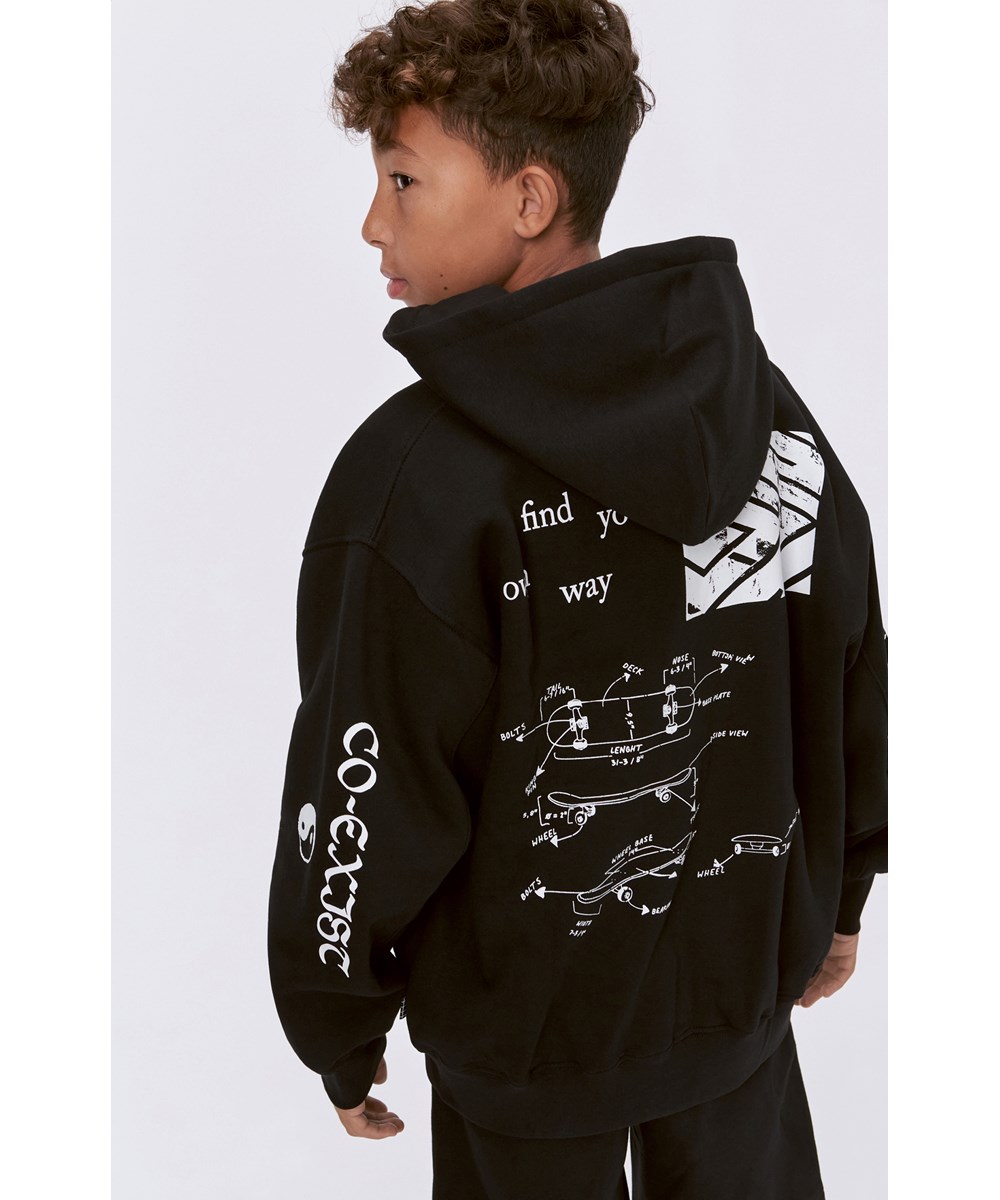 Mazz - Black - Zwarte hoodie met rits en grafische print