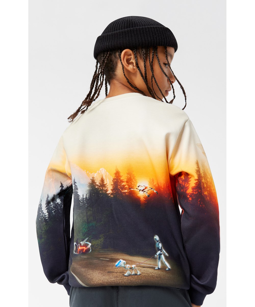 Miksi - Virtual World - Kleurrijke biologisch katoenen sweater met robot-dino print in een normale pasvorm.