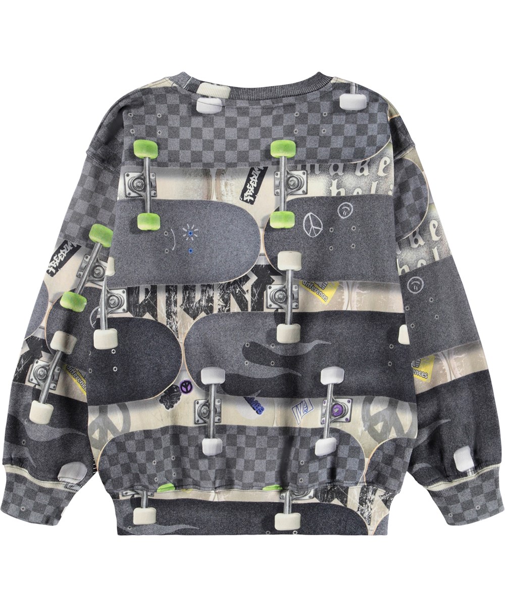 Monti - Board Wall - Grijze kindersweater gemaakt van zacht biologisch katoen met een print van skateboards.
