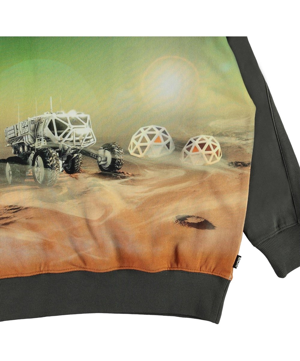 Mozy - Mars Living - Groene biologische sweater met print van Mars