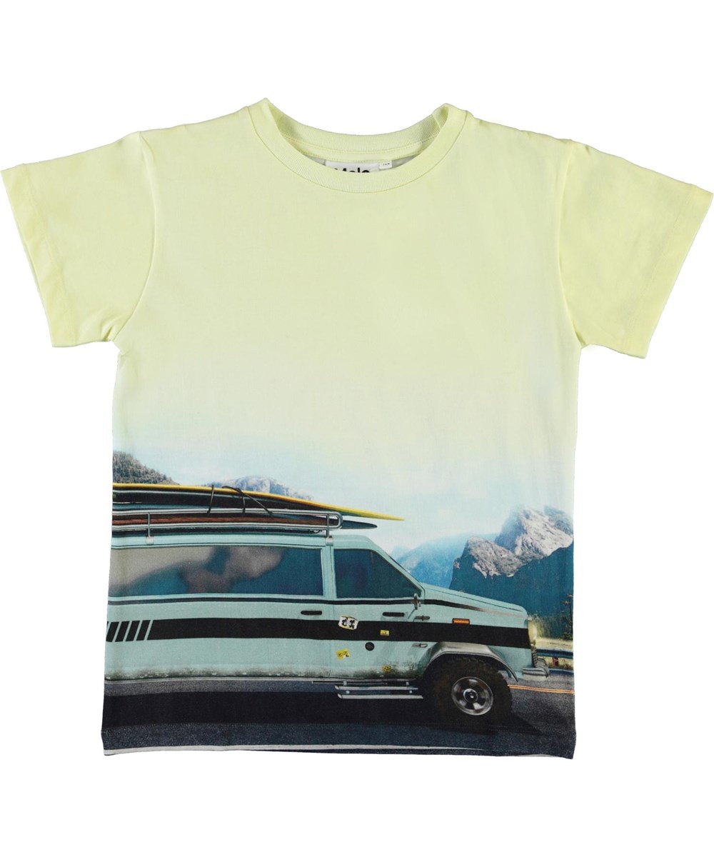 Raul - Road Trip - Lichtgele biologische t-shirt met een auto met surfplank