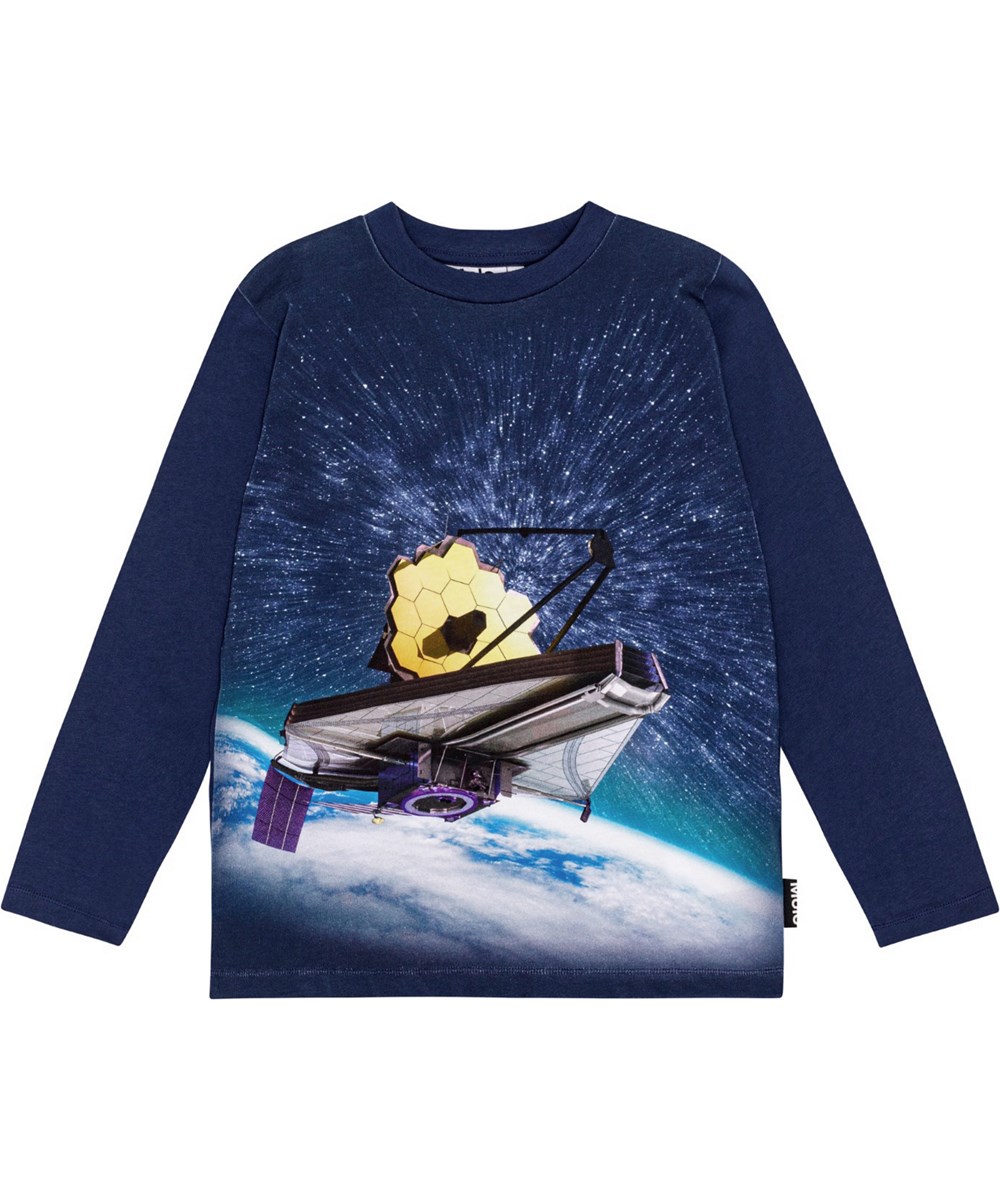 Reif - Telescope - Donkerblauwe biologisch katoenen longsleeve met  geribbelde zoom. Plaatsingsprint geïnspireerd door de James Webb-ruimtetelescoop.