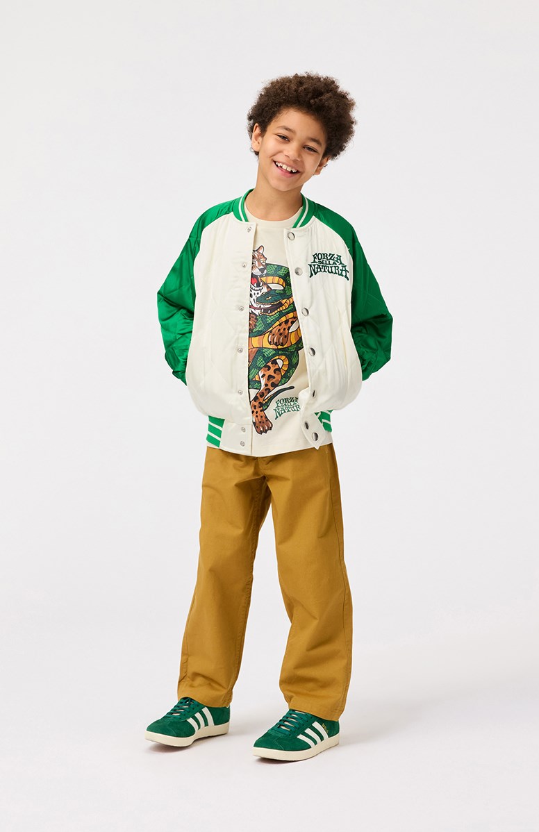 Riley - Jaguar And Snake - Gebroken wit kinder t-shirt met print  in zacht biologisch katoen met korte mouwen en ribboord rond de hals.