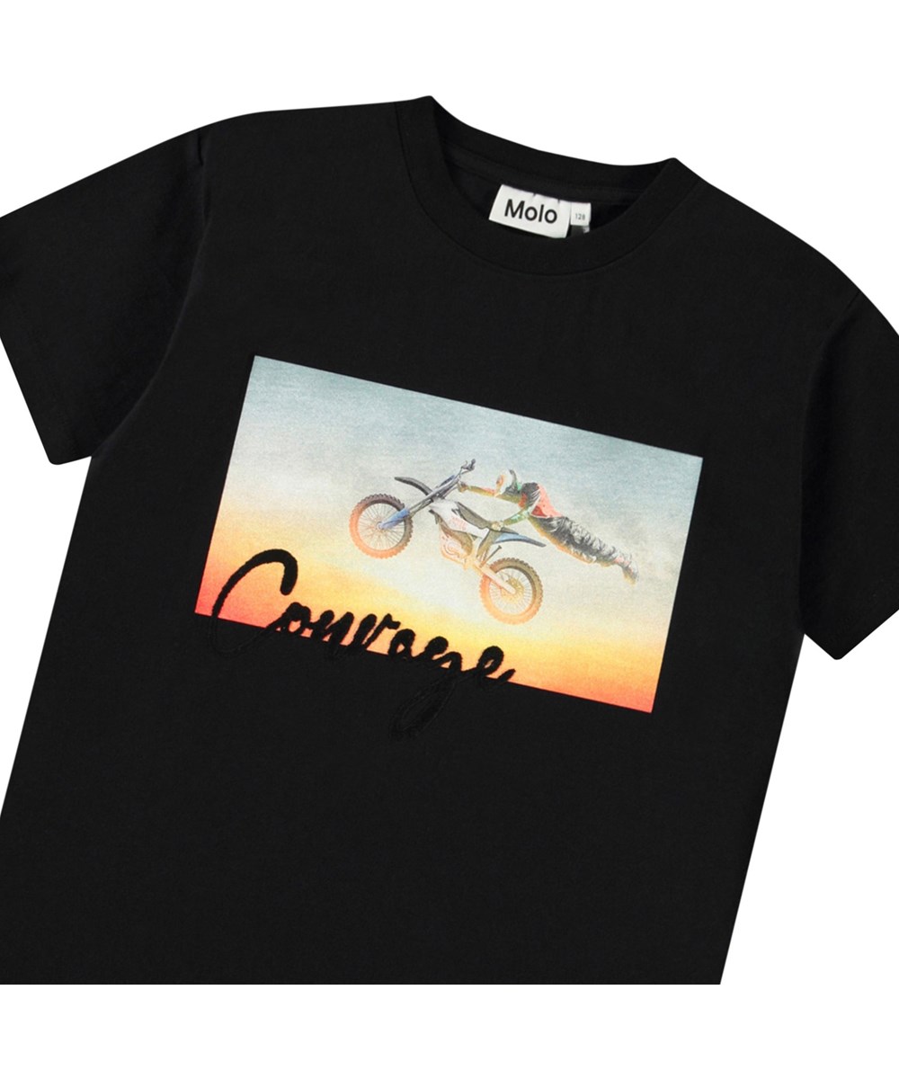 Riley - Airtime - Kinder t-shirt in zacht biologisch katoen met korte mouwen en ribboord rond de hals.