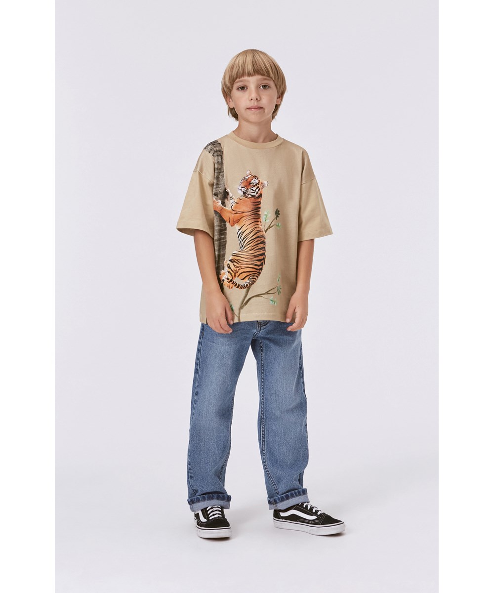 Rillo - Climbing Tiger - Beige biologische t-shirt met tijgerprint