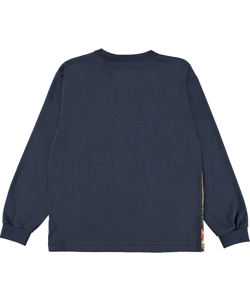 Rin - Blending In - Blauwe biologische sweater met natuurprint