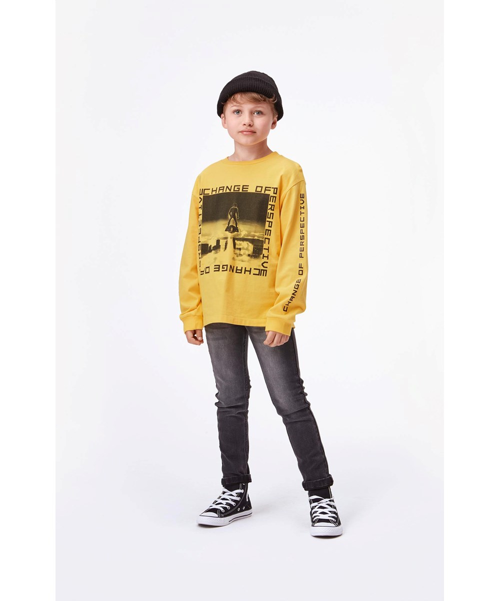 Rin - Sunrise - Gele biologische sweater met change print