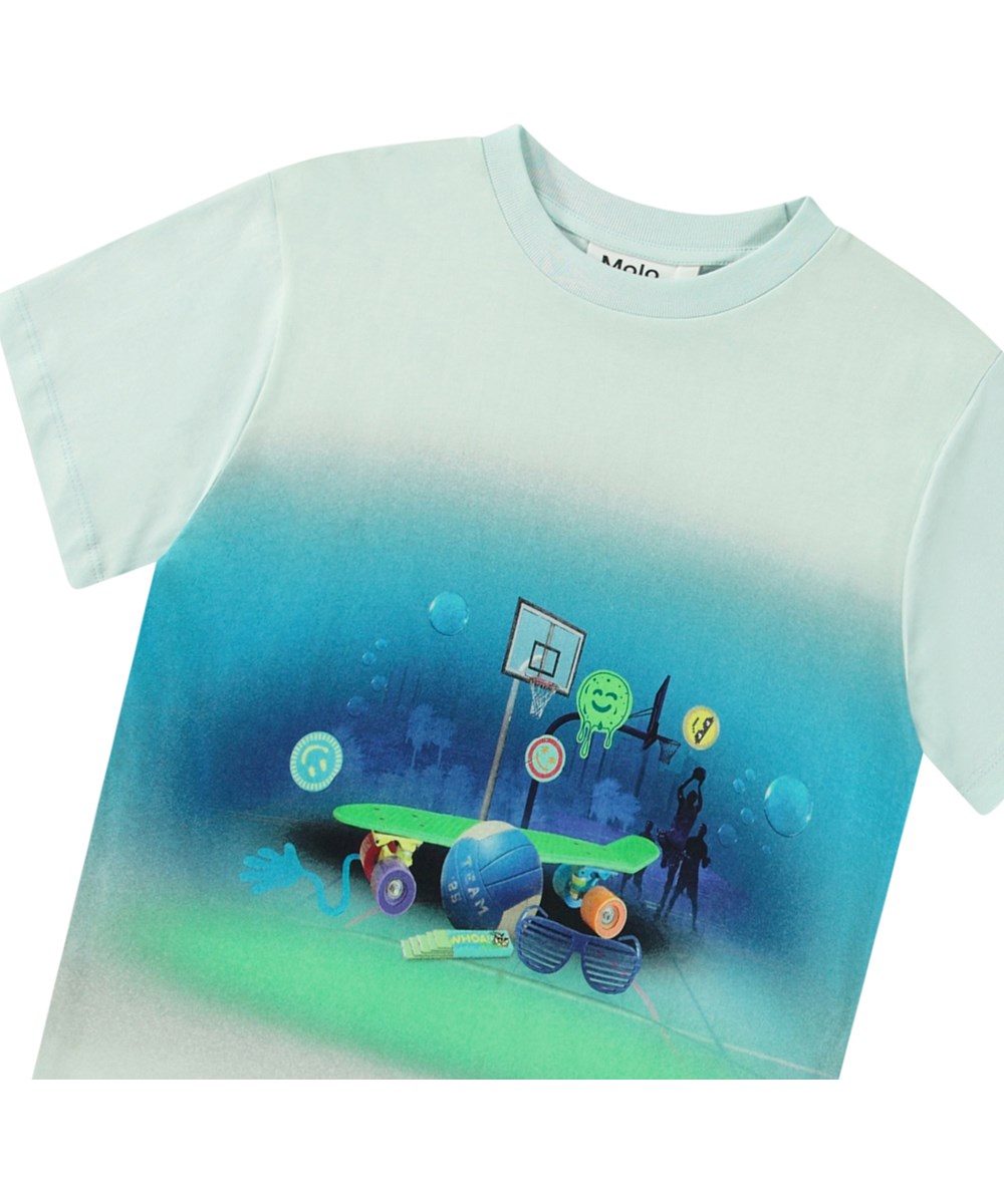 Rodney - My Childhood - Oversized lichtblauw kinder t-shirt van biologisch katoen met korte mouwen en ribboord rond de hals.