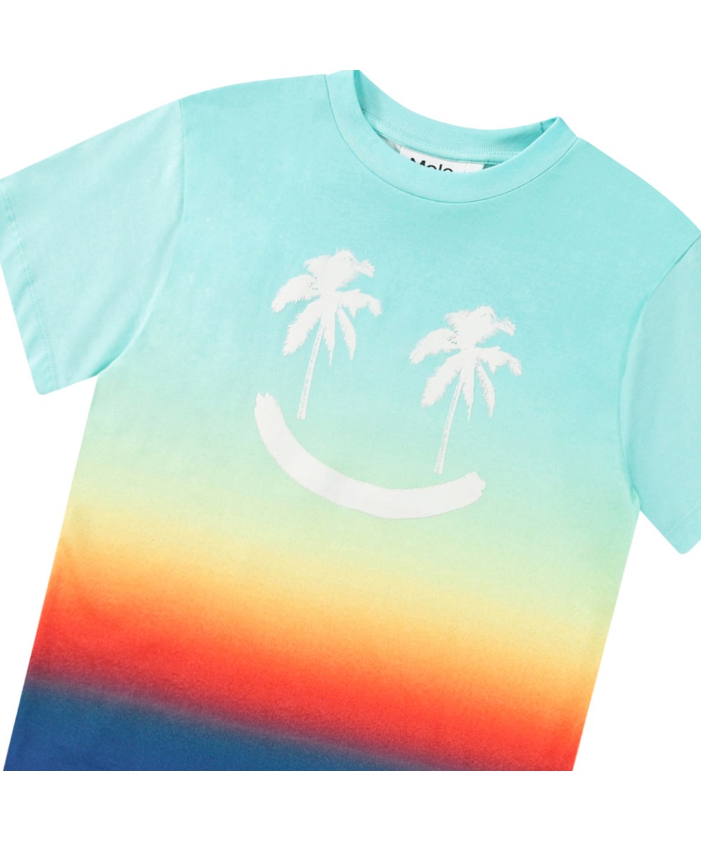 Rodney - Palm Smile - Oversized regenboogkleurige kinder t-shirt van biologisch katoen met korte mouwen en ribboord rond de hals.