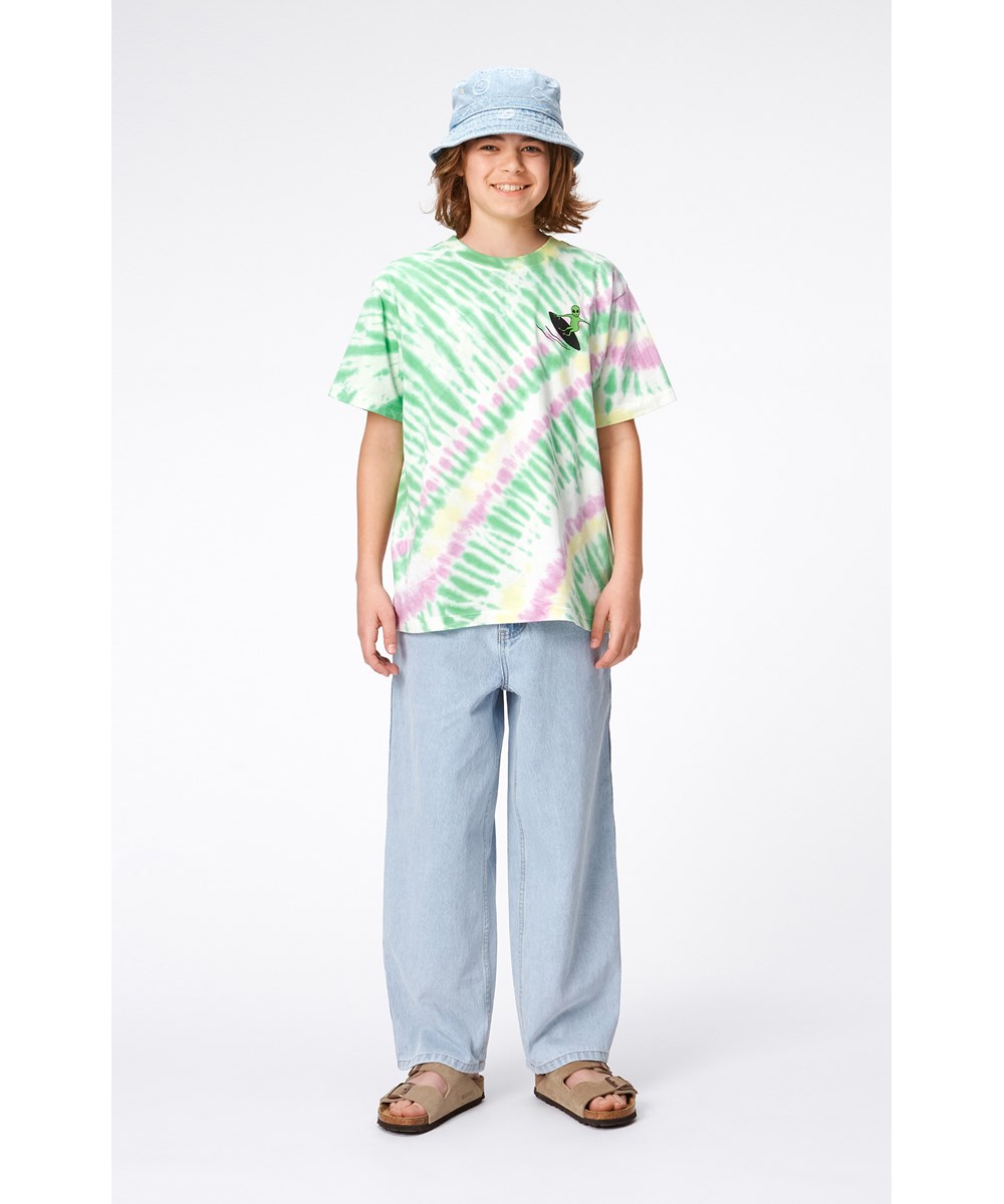 Rodney - Green Helio Dye - Witte, groene en paarse biologische t-shirt met tie-dye print