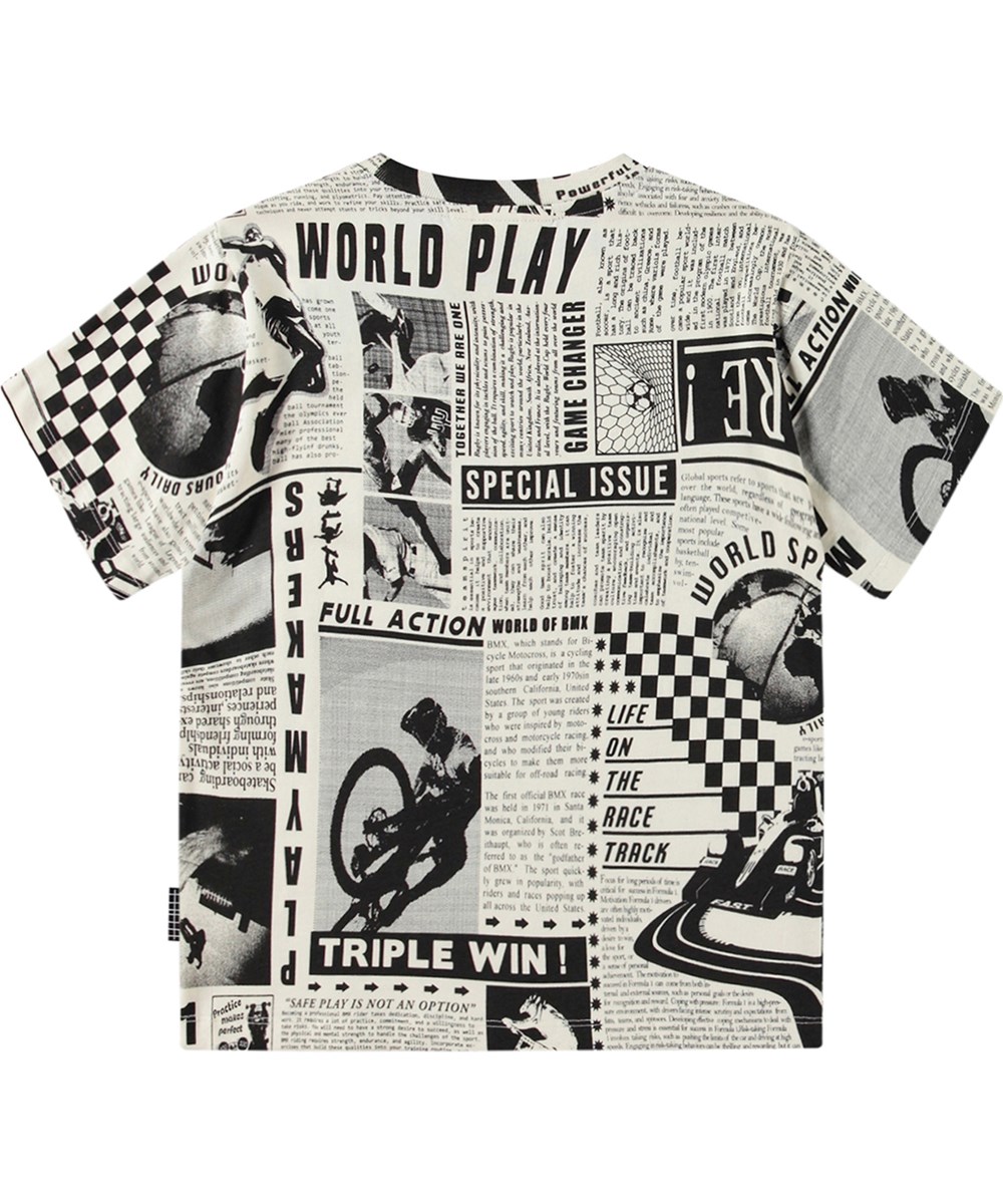 Rodney - Sports News - Zwart en gebroken wit t-shirt met all-over krantenprint.