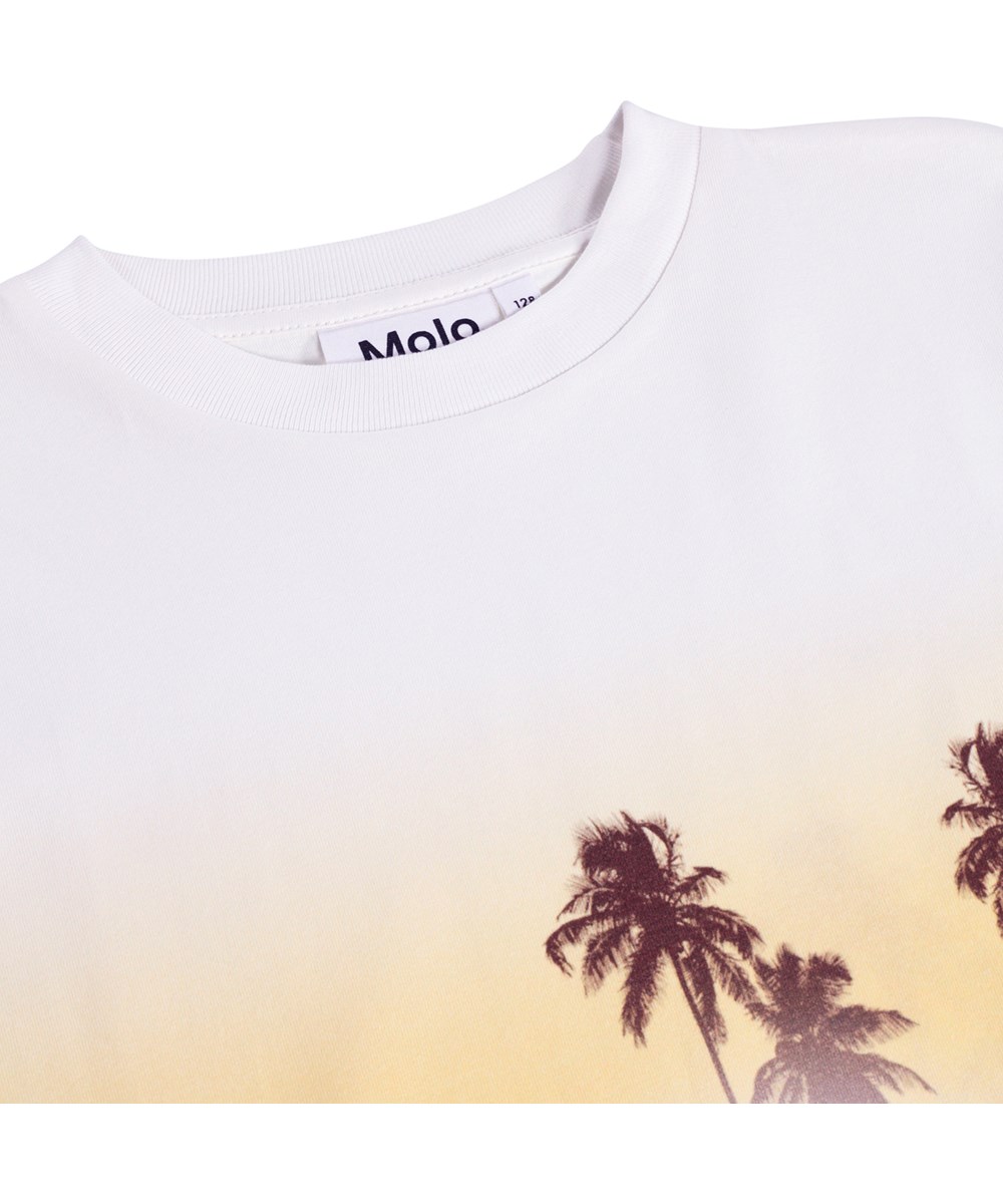 Rodney - Sunrise Skate - Oversized wit T-shirt met print gemaakt van biologisch katoen voor kinderen.