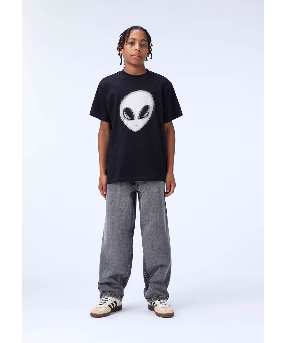 Rodney - Alien - Zwarte oversized kinder t-shirt gemaakt van zacht biologisch katoen met een ribboord rond de hals. 