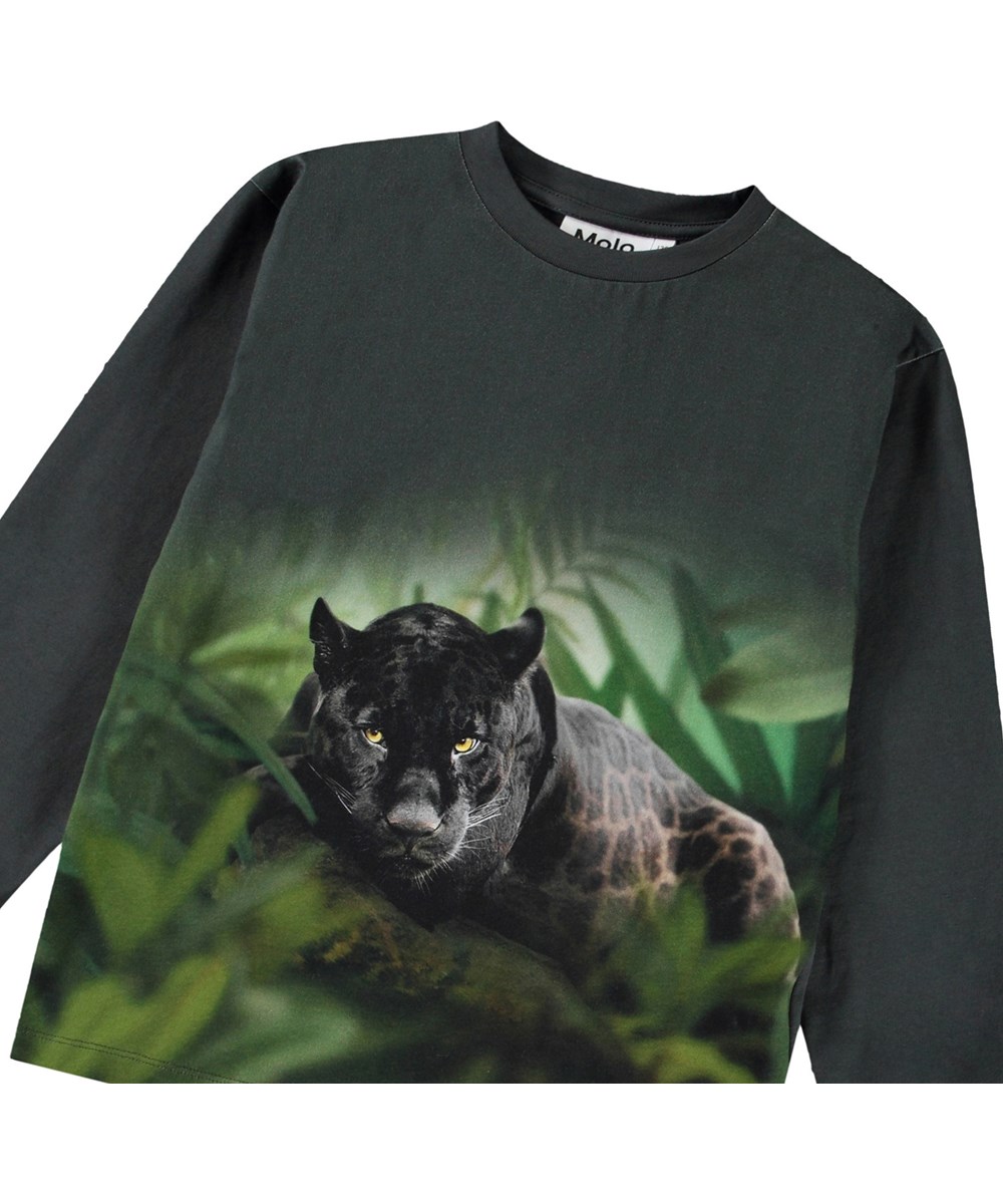 Rube - Black Jaguar - Donkergrijs ruimvallende kinder longsleeve van biologisch katoen met ribboord rond de hals en mouwen.