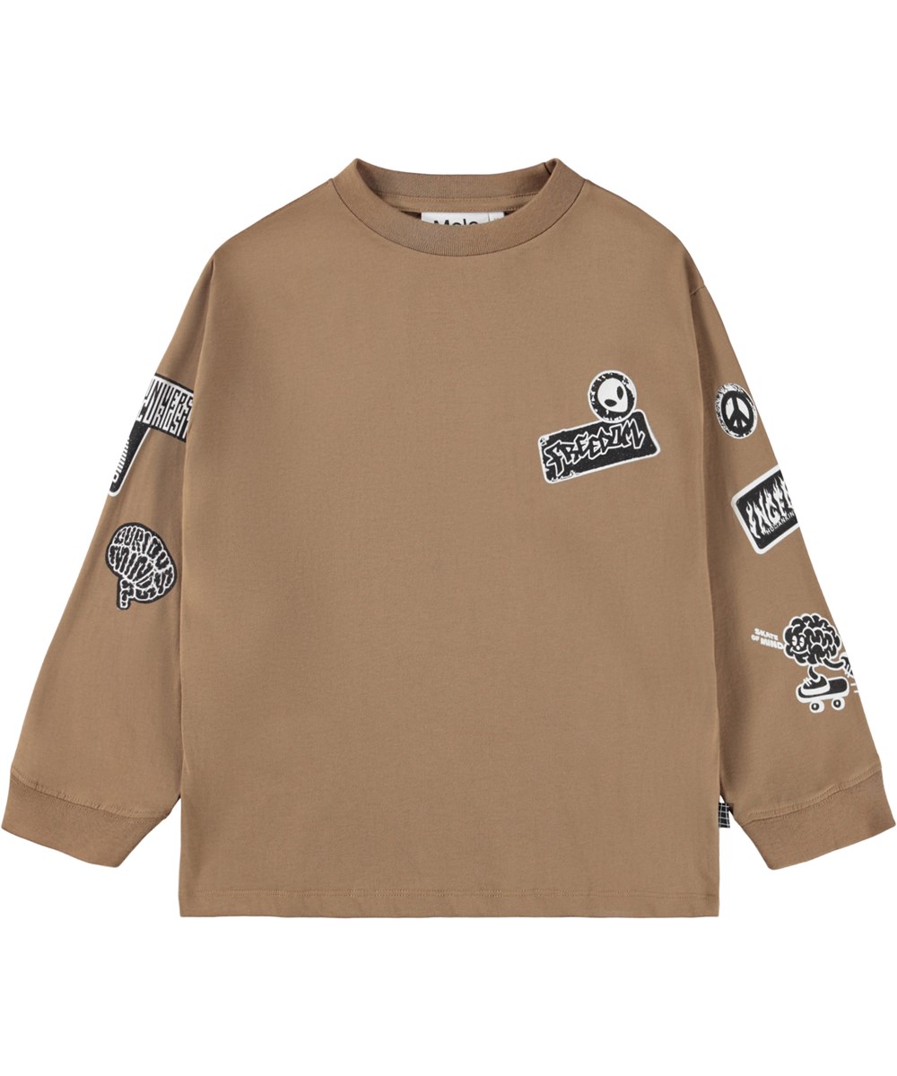 Rube - Fawn - Bruine longsleeve voor kinderen gemaakt van biologisch katoen met een ribboord rond de hals en mouwen met kleine zwart-witte prints van stickers met grappige en schattige uitspraken.